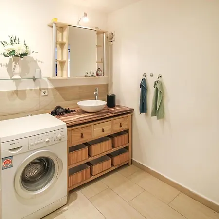 1 Bedroom Lovely In Διαμέρισμα